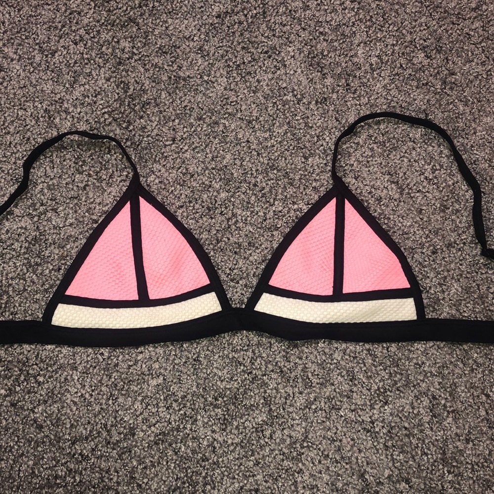 TRIANGL TOP